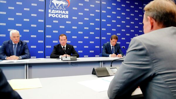 Дмитрий Медведев во время встречи с делегацией украинской партии Оппозиционная платформа - за жизнь