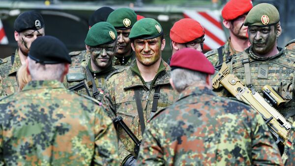 Солдаты армии Бундесвера на практике Объединённой оперативной группы повышенной готовности НАТО в Мюнстере, Германия 