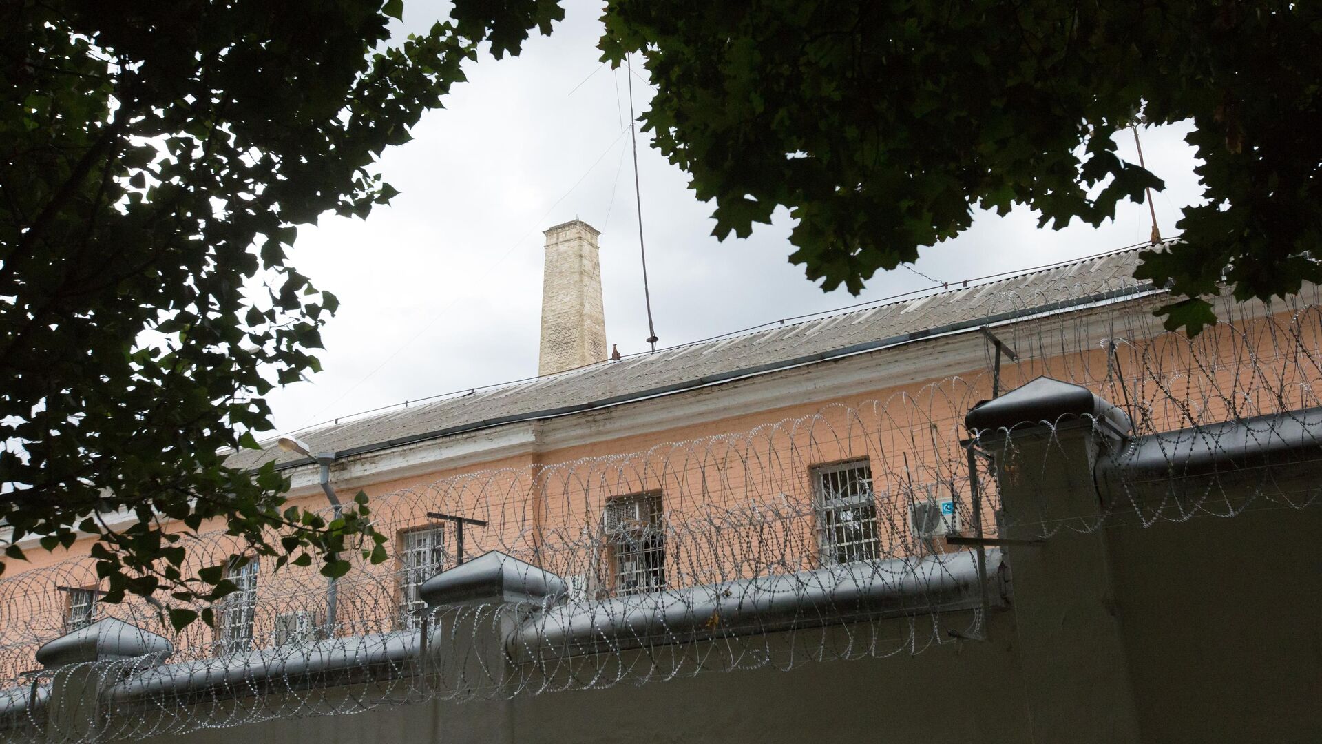 Минюст Украины разрешил заключенным пользоваться платной связью