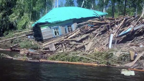 Жилой дом, пострадавший в результате подтопления в городе Тулун Иркутской области