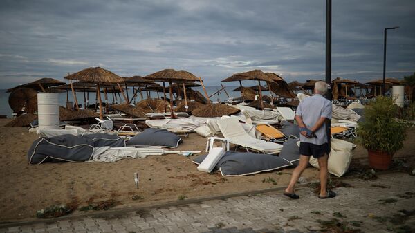 Последствия урагана на пляже в Греции. 11 июля 2019