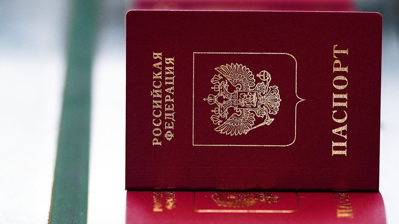 Получение паспорта РФ в 2024 году: правила, сроки и документы