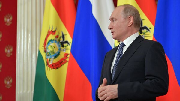 Президент РФ Владимир Путин на совместной с президентом Боливии Эво Моралесом пресс-конференции 