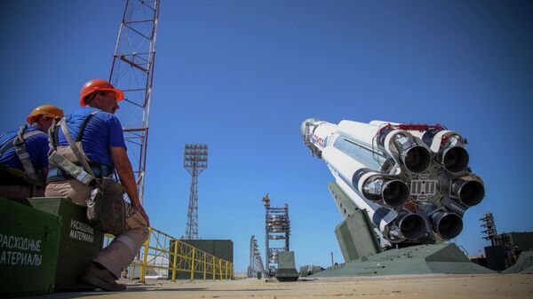 Ракета-носитель Протон-М с российской обсерваторией Спектр-РГ на стартовом комплексе космодрома Байконур