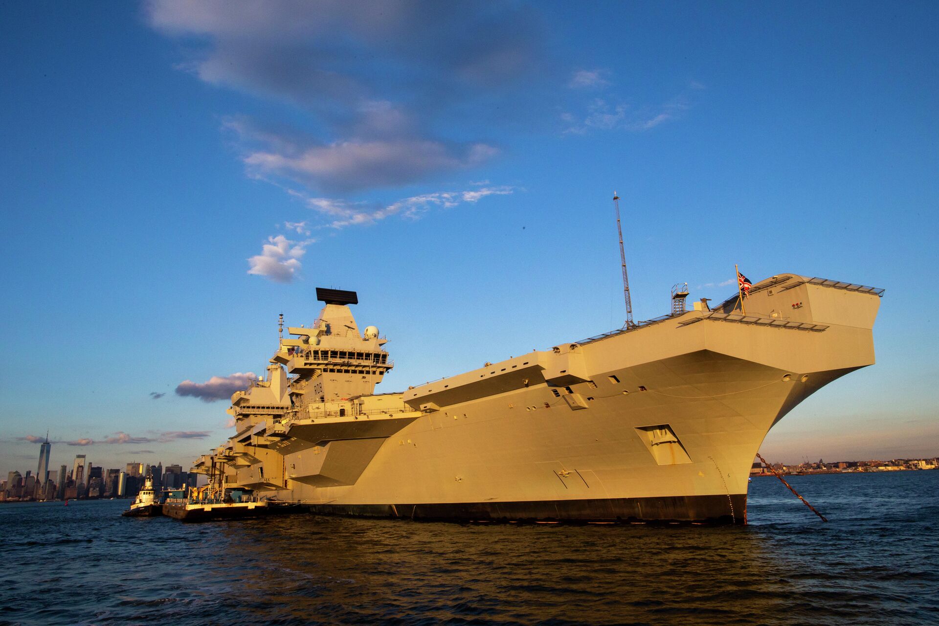 Авианосец HMS Queen Elizabeth Авианосец HMS Queen Elizabeth - РИА Новости, 1920, 06.02.2024