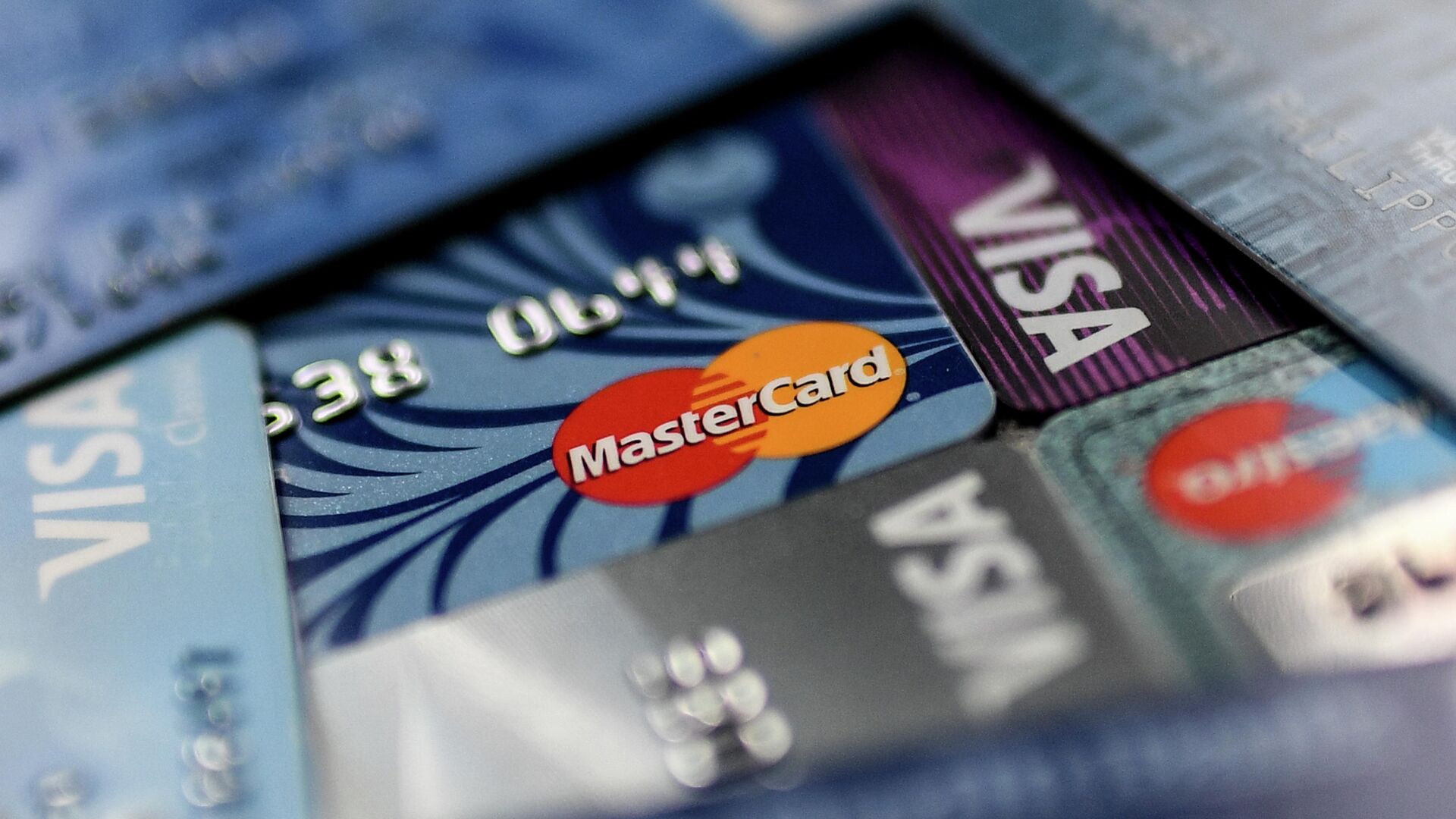 Банковские карты международных платежных систем VISA и MasterCard - РИА Новости, 1920, 01.03.2022