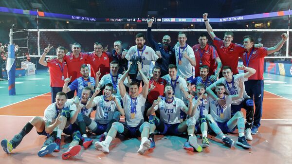 Волейболисты сборной России с золотыми медалями Лиги наций