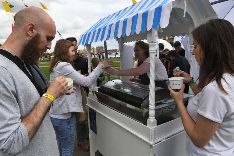 Посетители фестиваля науки и технологий Geek Picnic 2019 Жить вечно/Immortality