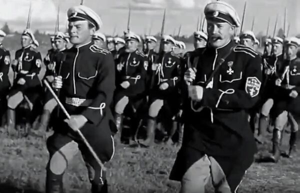Каппелевцы, психическая атака (Кадр из к/ф Чапаев 1934 года) Каппелевцы, психическая атака (Кадр из к/ф Чапаев 1934 года)