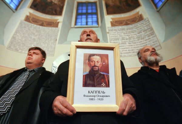 Во время церемонии прощания с останками генерала Владимира Каппеля в Большом соборе Донского монастыря Во время церемонии прощания с останками генерала Владимира Каппеля в Большом соборе Донского монастыря