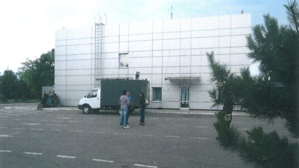 Здание тюрьмы на территории аэропорта в Мариуполе