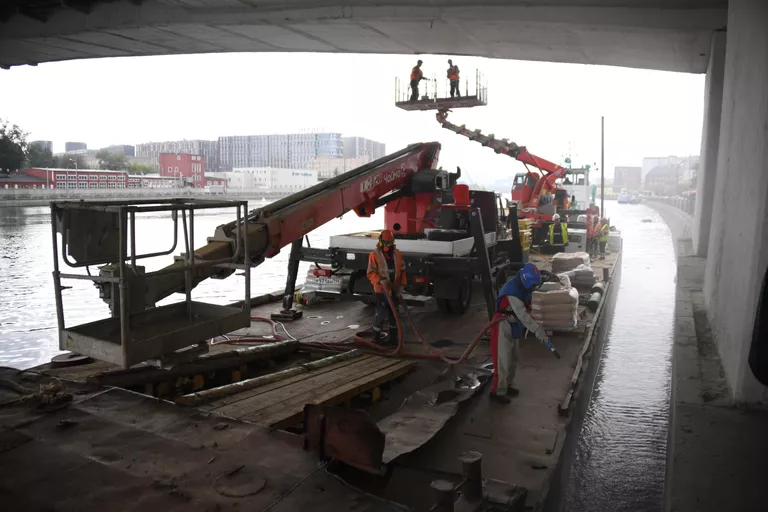 Очистка Автозаводского моста Очистка Автозаводского моста