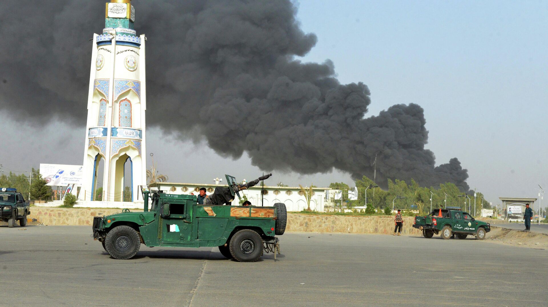 Дым над местом взрыва в Кандагаре. 18 июля 2019 - РИА Новости, 1920, 15.10.2021