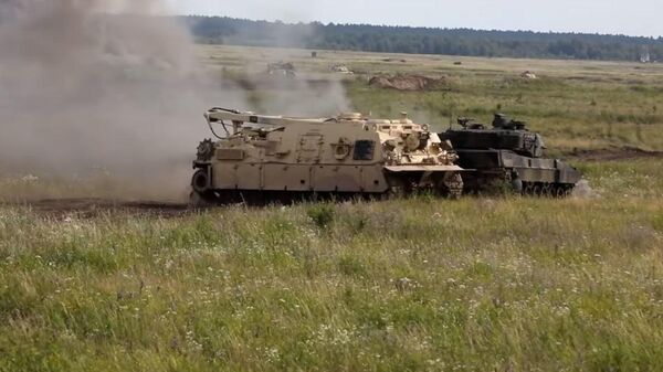 Учебный бой танков Abrams и Т-72М попало на видео