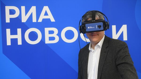 Лидер квантовых технологий Кристофер Монро оценил VR-проект РИА Новости