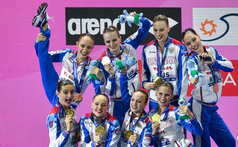 Синхронистки сборной России после победы на чемпионате мира по водным видам спорта в Кванджу Синхронистки сборной России после победы на чемпионате мира по водным видам спорта в Кванджу