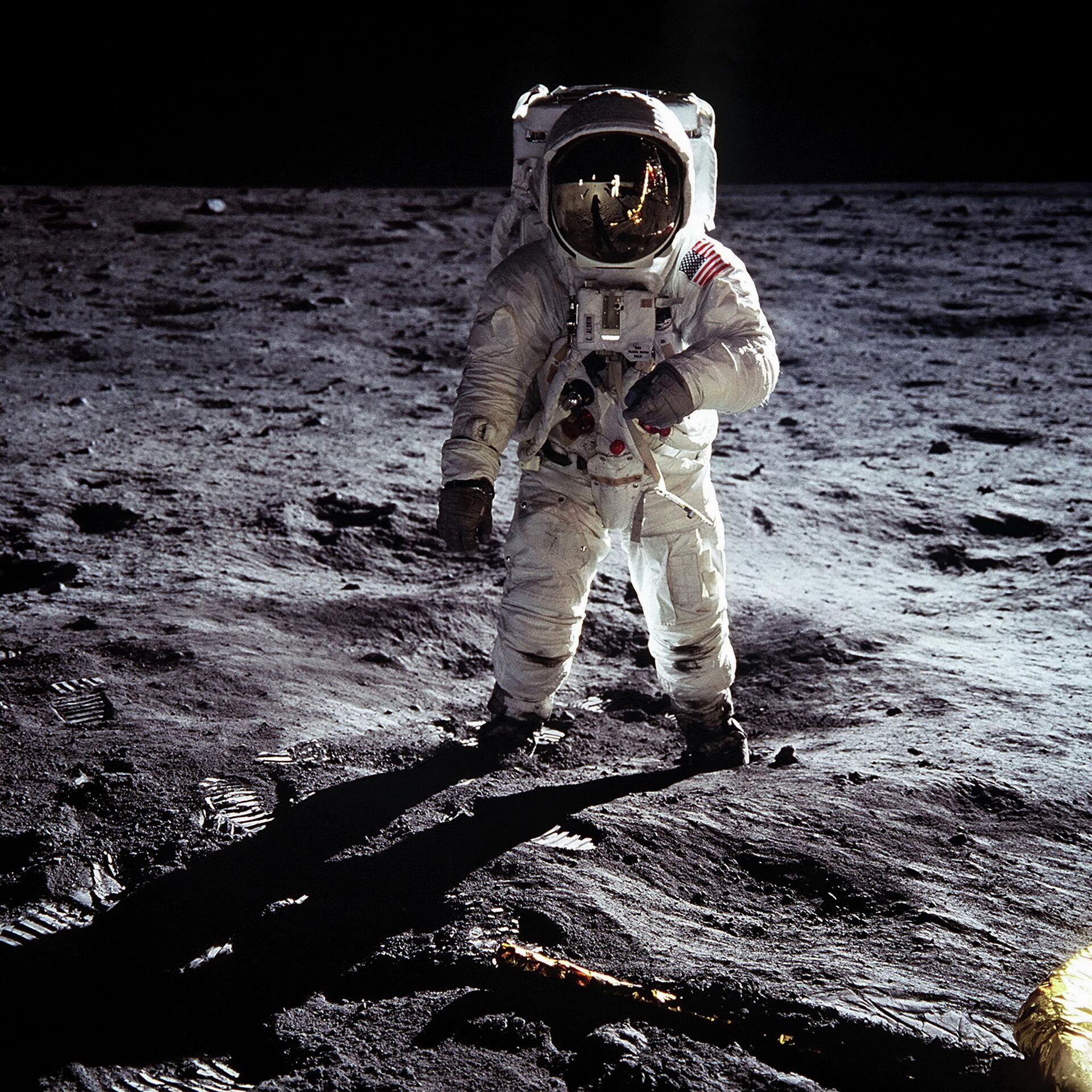 Человек На Луне Фото