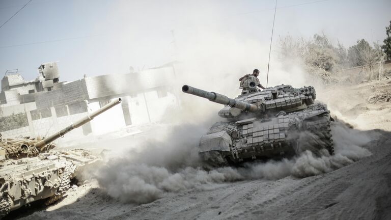 Военнослужащие сирийской армии в пригороде Дамаска Джоббар, где идут бои с мятежниками