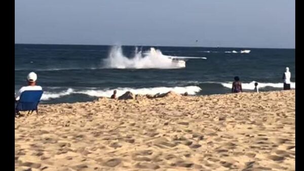 Аварийная посадка самолета в океане попала на видео