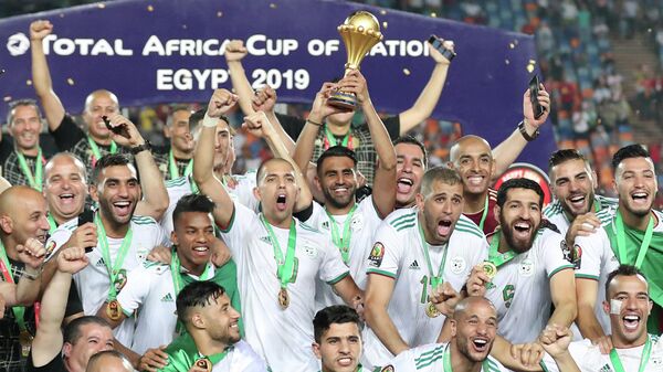 Футболисты сборной Алжира после победы в Кубке Африки