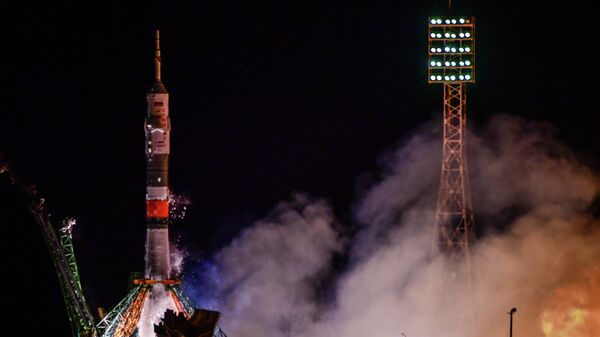 Запуск ракеты-носителя Союз-ФГ с пилотируемым кораблем Союз МС-13 со стартовой площадки космодрома Байконур