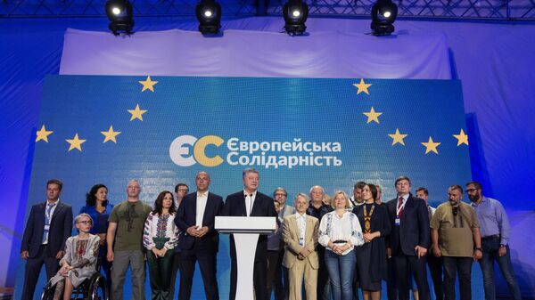 Экс-президент Украины, лидер партии Европейская солидарность Петр Порошенко во время выступления в штабе партии в Киеве. 21 июля 2019