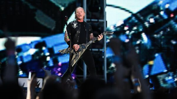 Джеймс Хетфилд во время выступления на концерте рок-группы Metallica на Большой спортивной арене Лужники. 21 июля 2019