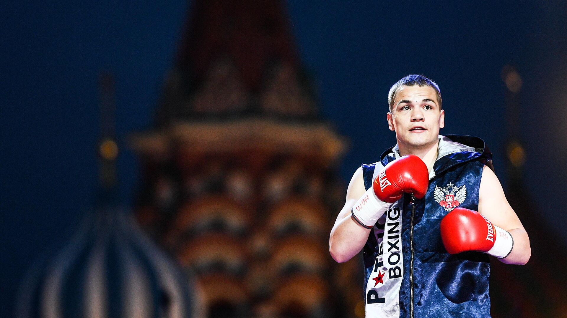 Бывший чемпион WBA Чудинов проиграл Абдугофурову на боксерском турнире в Москве