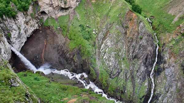 Водопад Султан в окрестностях урочища Джилы-Су в Кабардино-Балкарии