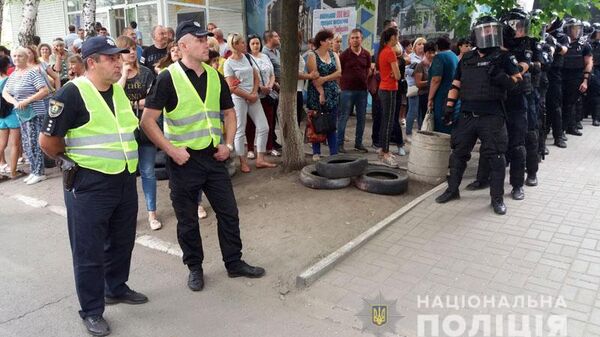 Акция протеста возле избиркома в Донецкой области