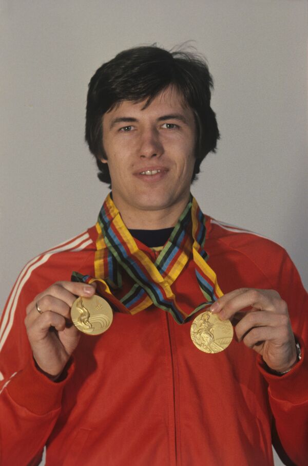 Олимпийский чемпион в беге на 400 метров и в эстафете 4х100 метров Виктор Маркин на XXII Олимпийских играх в Москве.