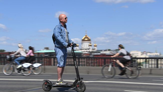 Участники Московского весеннего велофестиваля.