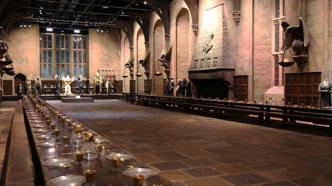 Большой зал в Хогвартсе (The Great Hall, room in Hogwarts) в Warner Bros. Studio Tour London, Уотфорд