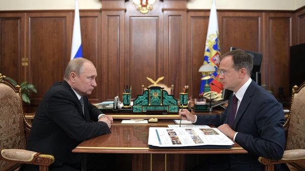 Владимир Путин и министр культуры Владимир Мединский во время встречи. 26 июля 2019