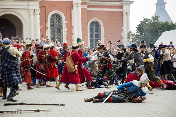 Главным событием фестиваля стала реконструкция сражения русских стрельцов с интервентами эпохи Смутного времени