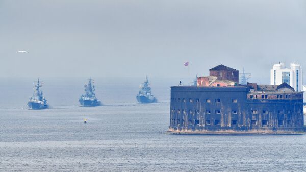 Корабли Военно-Морского флота РФ на главном военно-морском параде, посвященном Дню ВМФ, в Кронштадте
