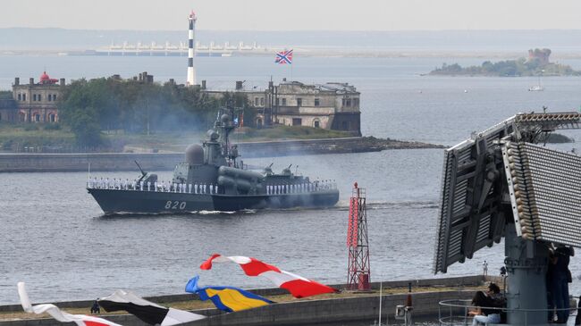 Ракетный катер Чувашия на главном военно-морском параде, посвященном Дню ВМФ, в Кронштадте