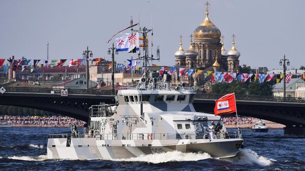 Противодиверсионный катер проекта Грачонок на главном военно-морском параде, посвященном Дню ВМФ в Санкт-Петербурге