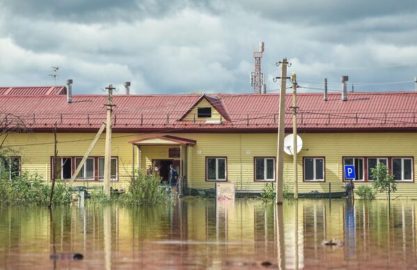 Затопленное здание школы в селе Норск в Селемджинском районе Амурской области