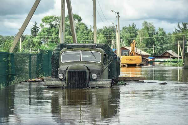 Затопленный автомобиль в селе Норск в Селемджинском районе Амурской области