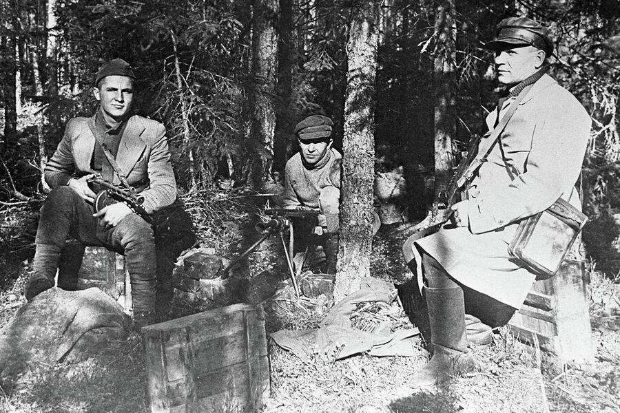Литовские партизаны в лесном лагере