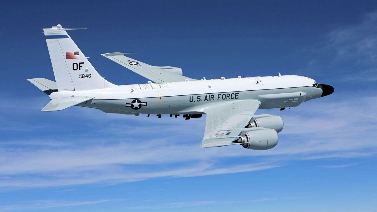 Airbus сменил курс из-за самолета-разведчика США в Черном море