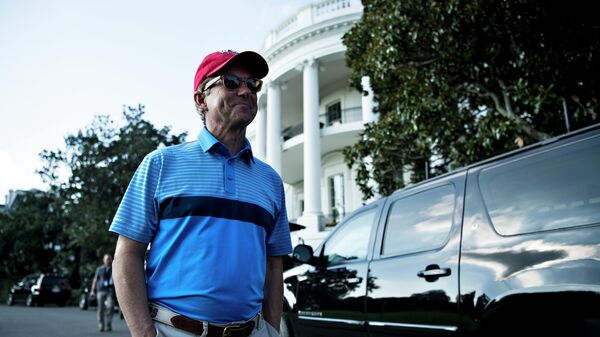 Сенатор Рэнд Пол возле Белого Дома после игры в гольф с президентом Дональдом Трампом