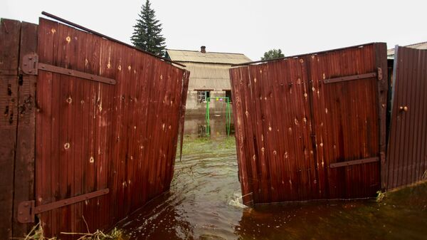 Подтопленные жилые районы в поселке Большой Луг Иркутской области
