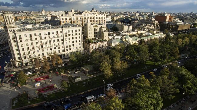 Новопушкинский сквер в Москве.