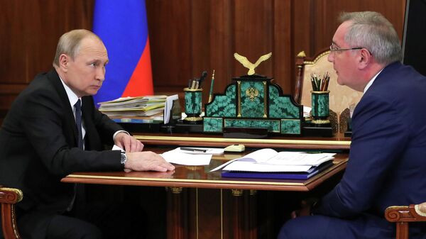 Владимир Путин и генеральный директор госкорпорации Роскосмос Дмитрий Рогозин