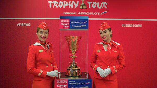 Аэрофлот доставил в Москву кубок Чемпионата мира по баскетболу-2019