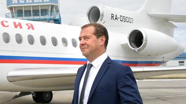 Председатель правительства РФ Дмитрий Медведев в международном аэропорту Ясный на острове Итуруп, входящем в южную часть Курильской гряды. 2 августа 2019