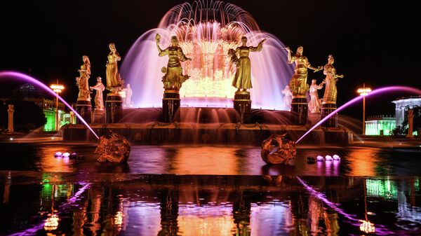 Подсветка фонтана Дружба народов в честь 80-летия ВДНХ