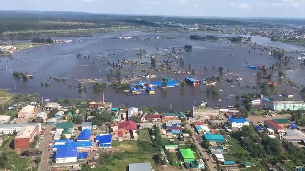 Затопленные жилые дома в Иркутской области. Стоп-кадр с видео, предоставленного МЧС 